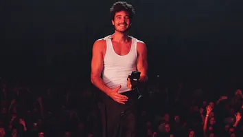 Tiago Iorc se apresenta em Belém após mordida de cachorro, com show repleto de emoção e reencontro com fãs.