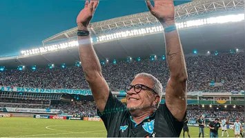 O Paysandu enfrenta objeções ao Plano de Recuperação Judicial. por parte do ex-treinador Hélio dos Anjos