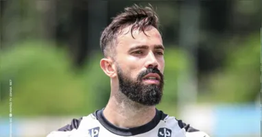 Matheus Vargas, volante do Paysandu, recebeu alta após passar 12 dias internado para tratar uma infecção no joelho esquerdo.