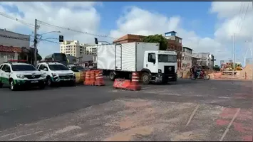 Avenida João Paulo II terá desvio temporário a partir de 11/08 devido a obras. Confira as mudanças e rotas alternativas para motoristas.