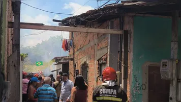 Incêndio de grandes proporções atinge residências em Icoaraci, Belém, com mobilização do Corpo de Bombeiros. Não há informações sobre vítimas.