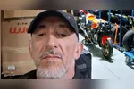 Cristian Cravinhos apareceu usando calcinha em novo ensaio destinado aos assinantes de sua plataforma de conteúdo.