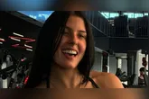 A reação da cantora ao ex-namorado rolou durante uma apresentação