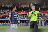 O árbitro Anderson Daronco (RS) não agradou os remistas.
