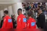 Clube do Remo punido com multa de R$ 3 mil após torcedor arremessar copo na arbitragem.