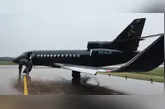 O jato de Neymar, um Dassault Falcon 900LX, chama atenção pela autonomia de cerca de 8.800 quilômetros, que permite realizar viagens internacionais sem escalas.