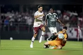 São Paulo empata com Coritiba em jogo tenso e permanece sem vitórias após a Copa do Mundo. A análise completa do jogo e próximos desafios.