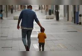 O fortalecimento dos laços afetivos e o diálogo constante entre pais e filhos são apontados como caminhos essenciais para superar o machismo e formar cidadãos mais empáticos.