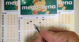 As dezenas sorteadas no concurso 3044 da Mega Sena foram  04, 15, 17, 40, 55 e 58.