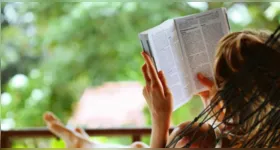 Os livros lançados em agosto incluem romances, thrillers, biografias, fantasia e obras de não ficção para diferentes perfis de leitores.