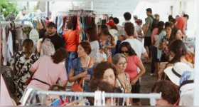 Feira É das Manas reúne brechós, marcas criativas, arte e música brasileira na Casa da Linguagem, em Belém.