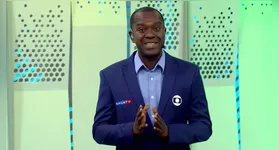 PC Oliveira critica a arbitragem após empate entre Santos e Remo. Entenda o lance polêmico que gerou discussão na partida.