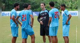 Técnico Júnior Rocha e jogadores do Paysandu