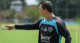 O técnico do Paysandu, Júnior Rocha.