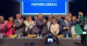 Flávio Bolsonaro oficializa Alfredo Gaspar como candidato a vice-presidente em sua chapa. Entenda os detalhes dessa escolha e suas implicações políticas.