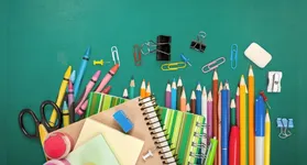 Instituições não podem exigir produtos de uso coletivo ou marcas específicas; itens administrativos devem estar incluídos nas mensalidades.
