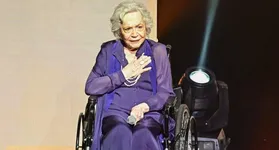 "Estamos em construção permanente", desabafa uma das maiores veteranas da teledramaturgia brasileira.