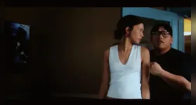 Pôster da animação sul-coreana no apartamento de Ned e MJ realiza desejo pessoal do ator Jacob Batalon e reforça ponte do filme com o universo dos animes.
