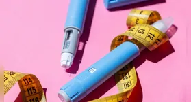 Com 21 opções liberadas pela Anvisa, classe de medicamentos baseados em GLP-1 expande indicações e revela efeitos que vão além da perda de peso.