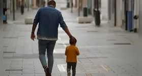 O fortalecimento dos laços afetivos e o diálogo constante entre pais e filhos são apontados como caminhos essenciais para superar o machismo e formar cidadãos mais empáticos.