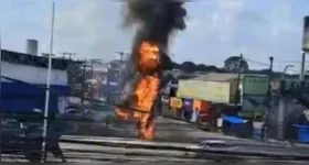 Vídeos feitos por moradores e condutores que passavam pela região mostram o incêndio.