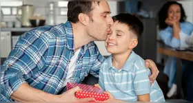 Com criatividade e alguns materiais simples, é possível preparar uma surpresa personalizada e celebrar a data de uma maneira especial.