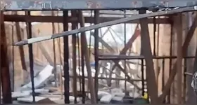 Equipes do SAMU e do Corpo de Bombeiros foram acionadas após laje desabar sobre trabalhadores no Guamá, em Belém.