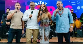 Anitta relembrou no Altas Horas como descobriu e conheceu o irmão mais velho, Felipe Terra.