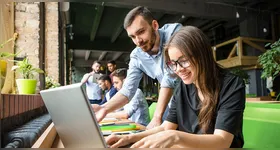 Para os estudantes, o estágio é uma das melhores maneiras de colocar em prática o aprendizado da graduação.