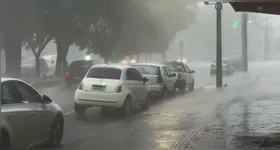 A consequência são tempestades mais intensas, com descarga elétrica e possibilidade de granizo.