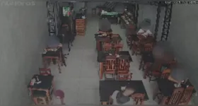 Suspeitos fugiram do local e permanecem foragidos.