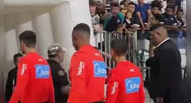 Clube do Remo punido com multa de R$ 3 mil após torcedor arremessar copo na arbitragem.