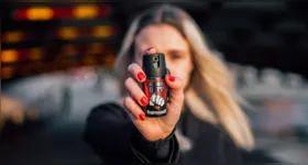 Nova lei autoriza spray de pimenta para mulheres que estejam enquadradas nos requisitos para adquirir e define em quais situações o produto pode ser usado.
