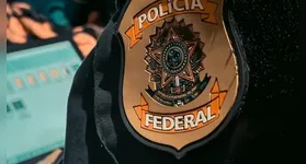 Polícia Federal desencadeia a Operação Arena para investigar lavagem de R$ 1 bilhão em apostas; mandados de busca e apreensão são cumpridos em cinco estados.