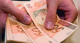 Descubra quando deve ser pago o salário no quinto dia útil de agosto. Entenda os direitos dos trabalhadores e as penalidades para atrasos.