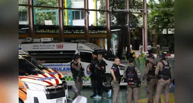 A polícia ainda informou que ao menos 23 pessoas ficaram feridas no incidente.