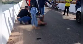 O idoso foi atingido na ponte, levado ao hospital da cidade, mas não resistiu