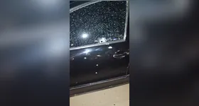 O carro do chefe de gabinete foi atingido por tiros na noite da última sexta-feira (14).