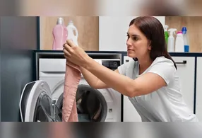 Cuidados durante a lavagem e a secagem ajudam a evitar mau cheiro nas roupas e melhorar a higienização das peças.