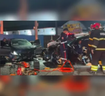 Imagem ilustrativa da imagem Colisão entre carros na BR-316 deixa vítima presa às ferragens