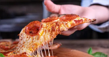 O tributo reforça o status da pizza como um dos alimentos mais consumidos do planeta, com cinco bilhões de unidades vendidas por ano.