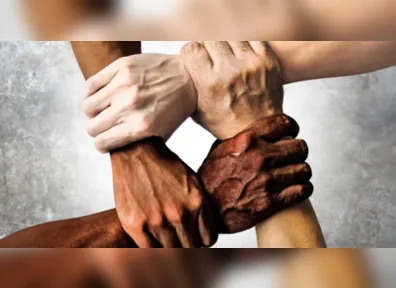 Além das vagas reservadas às cotas raciais e étnicas, muitos concursos também destinam percentual específico para pessoas com deficiência (PcD), conforme previsto na legislação.