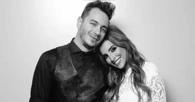 Clara Aguilar, ex-participante do BBB14, apareceu aos prantos em vídeo no Instagram acusando o ex-marido Giu Daga de agressão e ameaça.