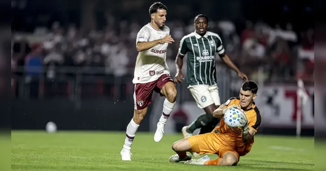 Imagem ilustrativa da notícia São Paulo empata com Coritiba no Morumbis lotado e segue crise