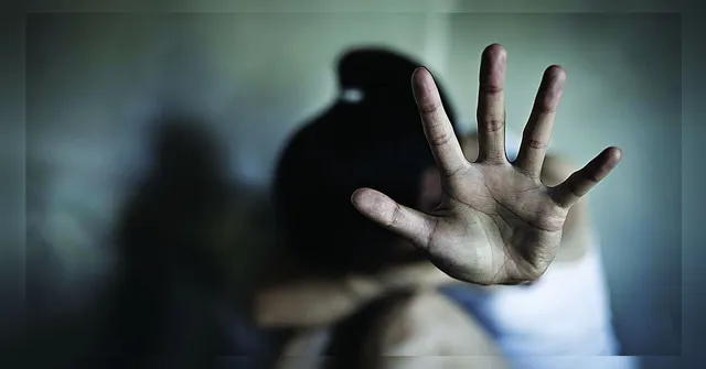 Imagem ilustrativa da notícia Grupo estupra estagiária de 17 anos, grava crime e posta no TikTok