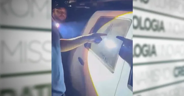 Imagem ilustrativa da notícia Vídeo: criança é resgata após ser deixada em carro trancado
