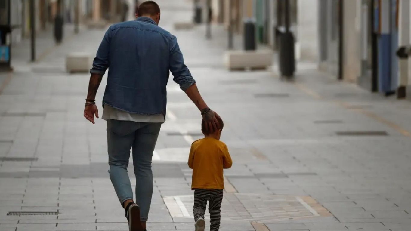 O fortalecimento dos laços afetivos e o diálogo constante entre pais e filhos são apontados como caminhos essenciais para superar o machismo e formar cidadãos mais empáticos.