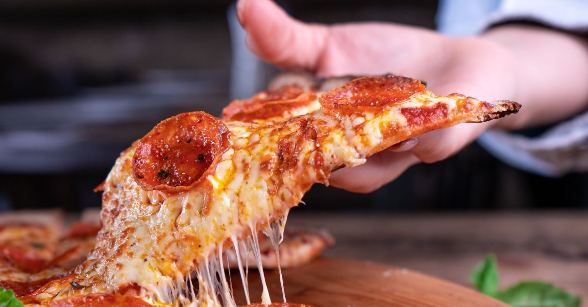 O tributo reforça o status da pizza como um dos alimentos mais consumidos do planeta, com cinco bilhões de unidades vendidas por ano.