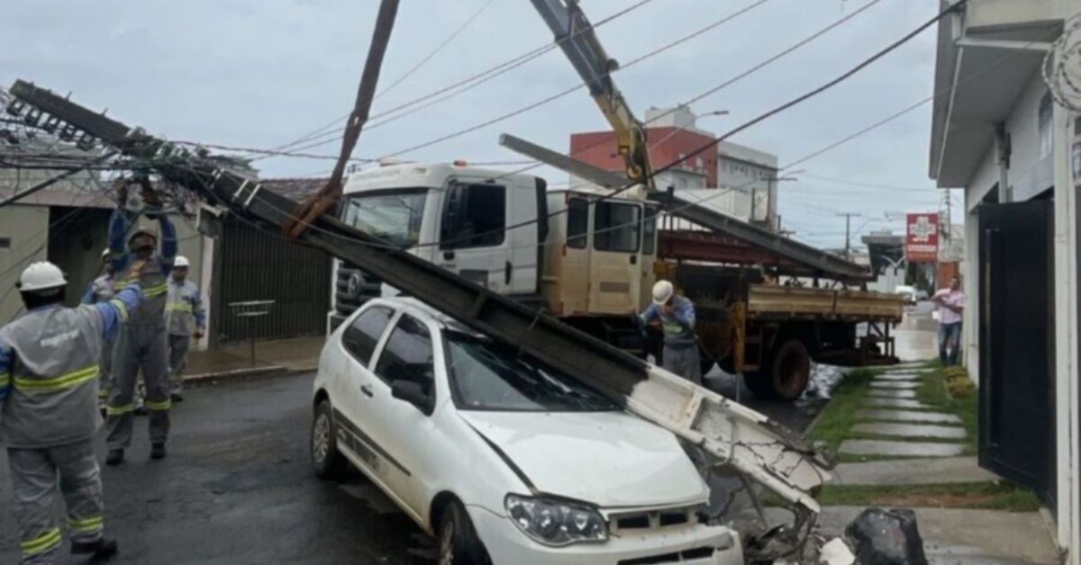 Além dos danos estruturais, acidentes podem interromper fornecimento de energia no local e gera cobranças ao motorista.
