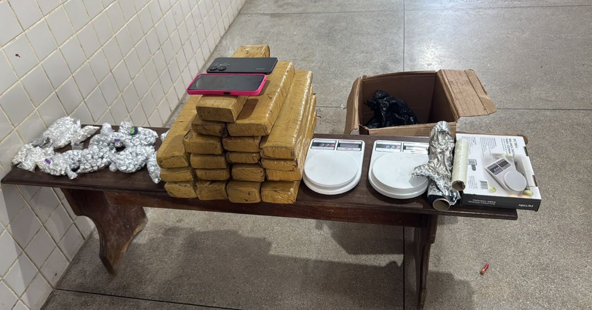 O entorpecente encontrado com a suspeita foi apresentada na delegacia